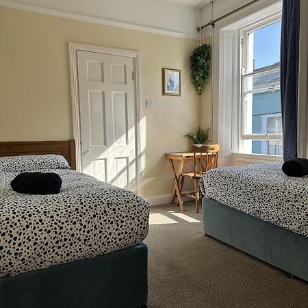 The Grapevine Hostel 丁格尔 外观 照片