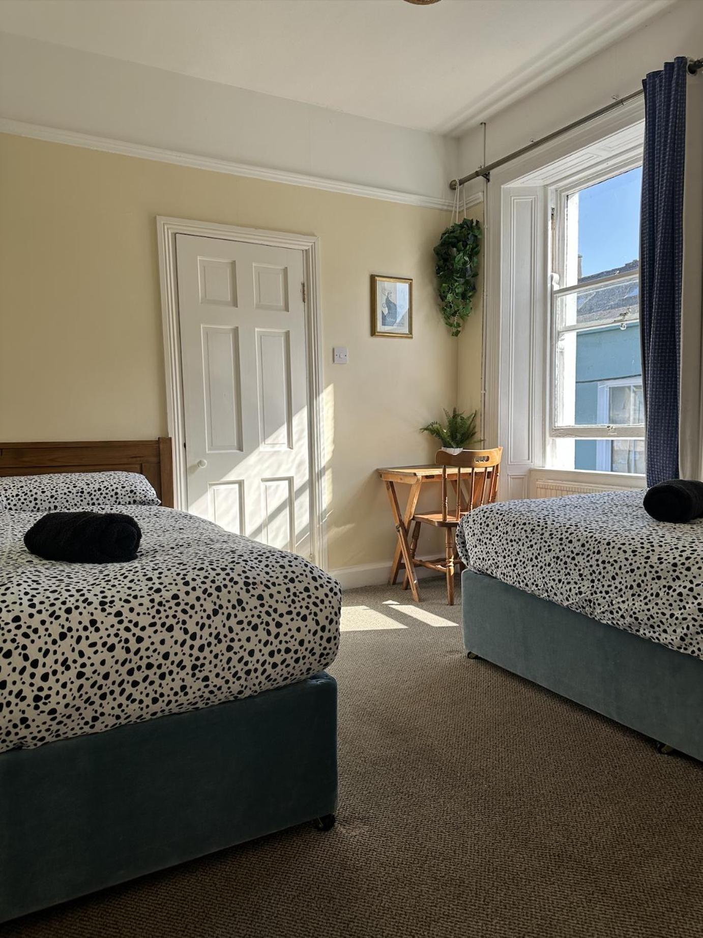 The Grapevine Hostel 丁格尔 外观 照片